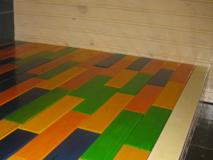 Разноцветный деревянный пол своими руками